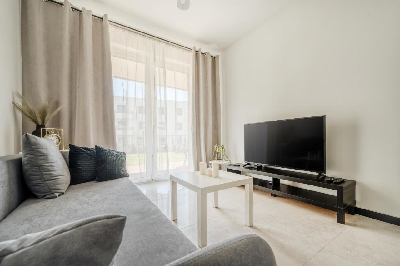 Apartment Retreat - Parking, Terrace & Garden - By Rentujemy *