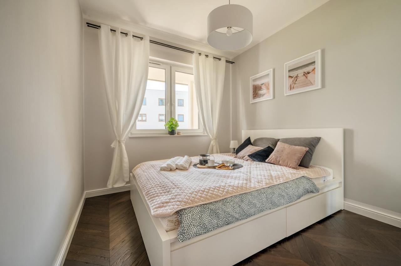 Apartment Retreat - Parking, Terrace & Garden - By Rentujemy *